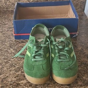 Comfortable green Champion sneakers.